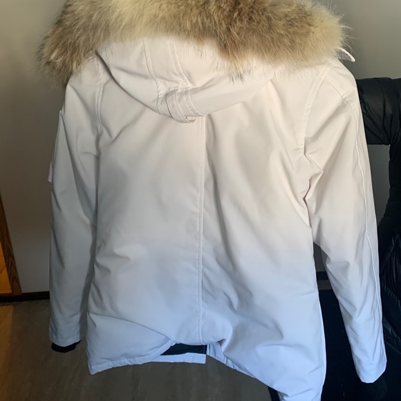 Gorgeous Canada Goose Jacket - Picture 5 of 8